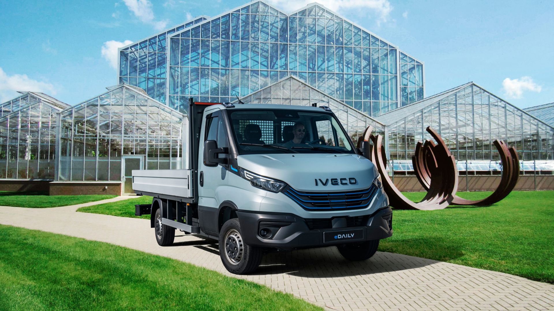 eDAILY offers the same cargo volume, gross vehicle wheight, agility and transformability as the Diesel version